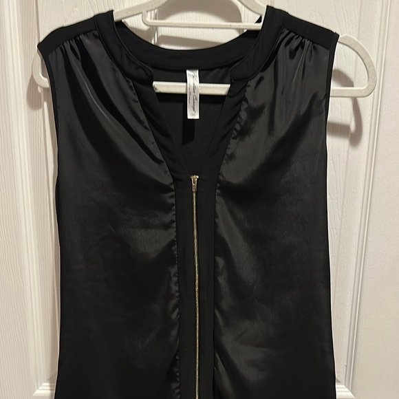 Elegant Black Satin Blouse with Zipper - Picture 2 of 4